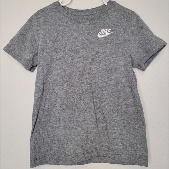 3 for $10! Nike Basic Gray Logo T-Shirt Boys Size 6 - Picture 1 of 4
